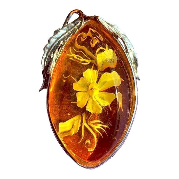 Triple strand agate goldstone necklace with reverse carved amber lucite pendant - Picture 3 of 12
